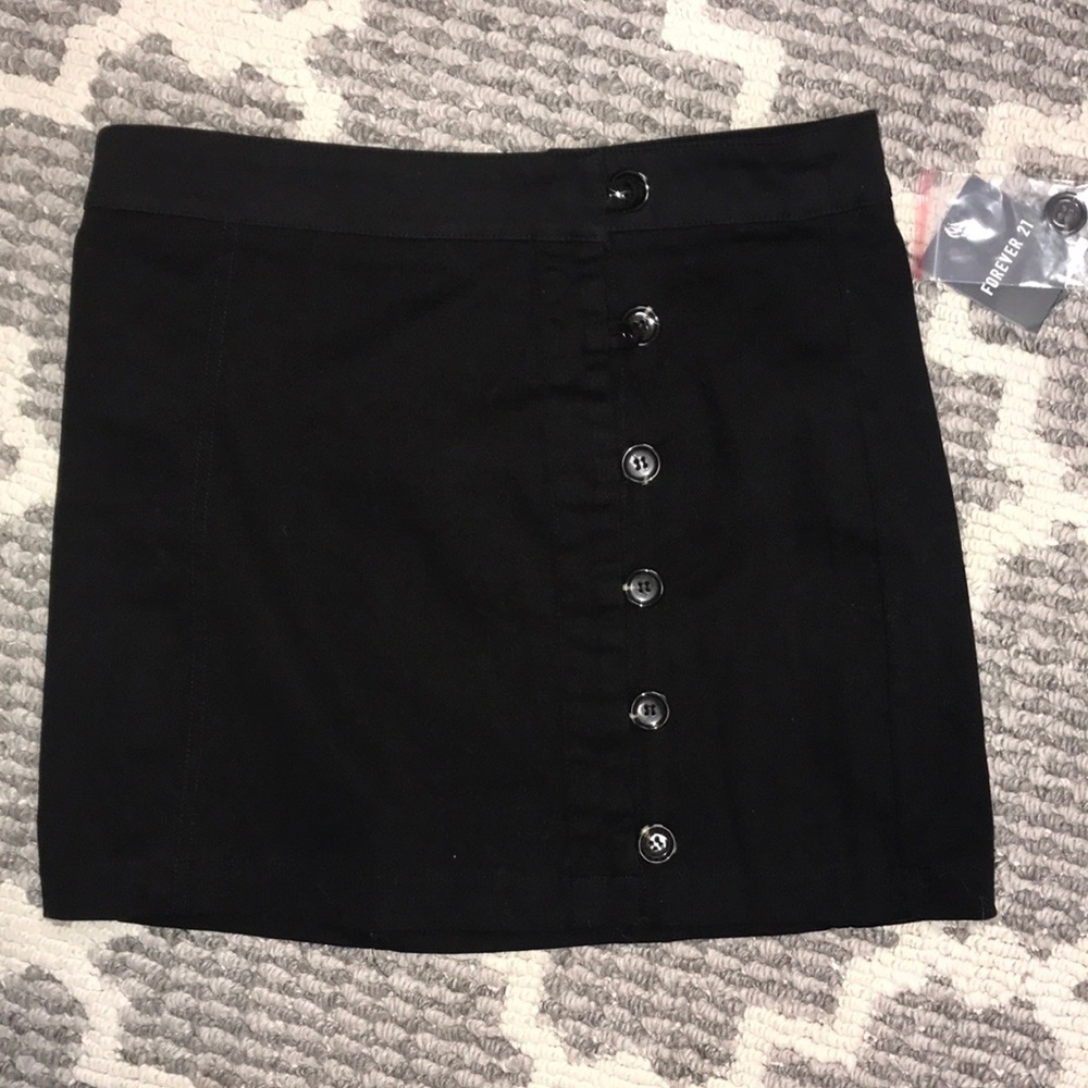 Black fitted skirt